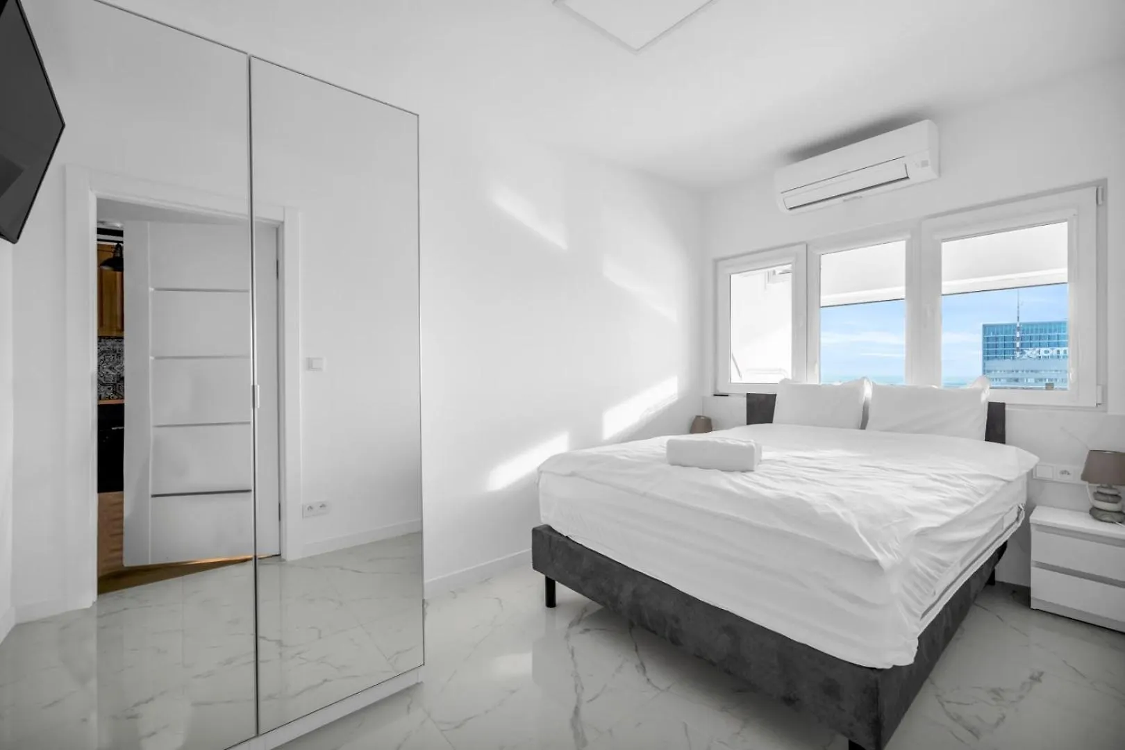 Apartments With View Of Warsaw 23Rd Floor